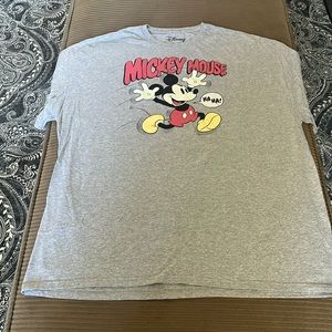 Disney men’s Tshirt gray, size 2X.